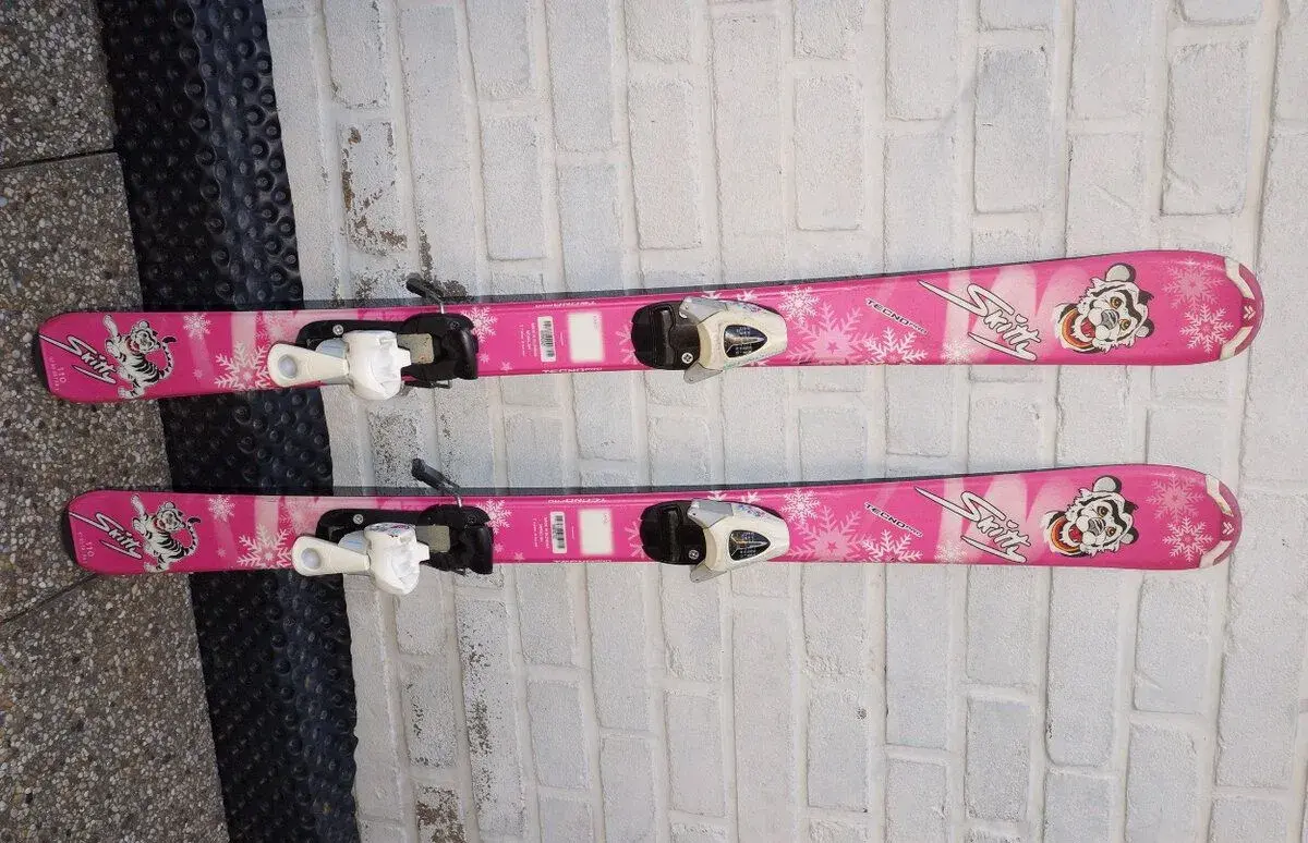 Carvingové dětské dívčí lyže 110 cm TecnoPro, bezvadný stav,