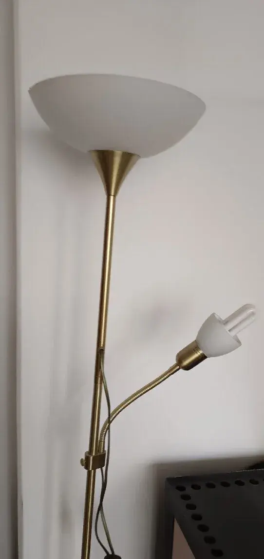 Stojací lampa