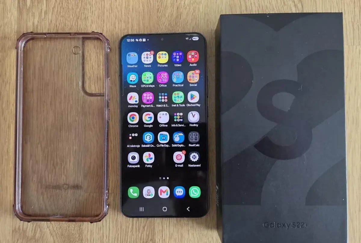 Samsung Galaxy S22+ 256GB 5G černý - top stav
