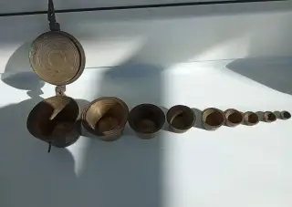 Starožitná mosazná kalíšková závaží s víkem