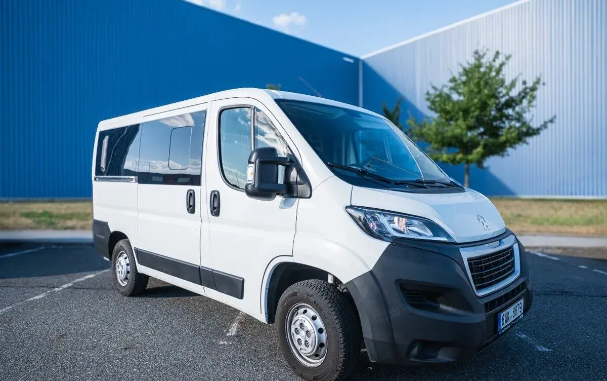 Pronájem Mikrobusu Peugeot Boxer 9 míst