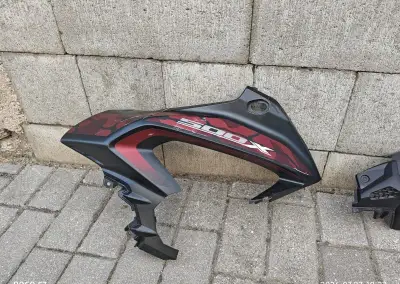 Honda cb500x kapotáž nádrže pravá přední