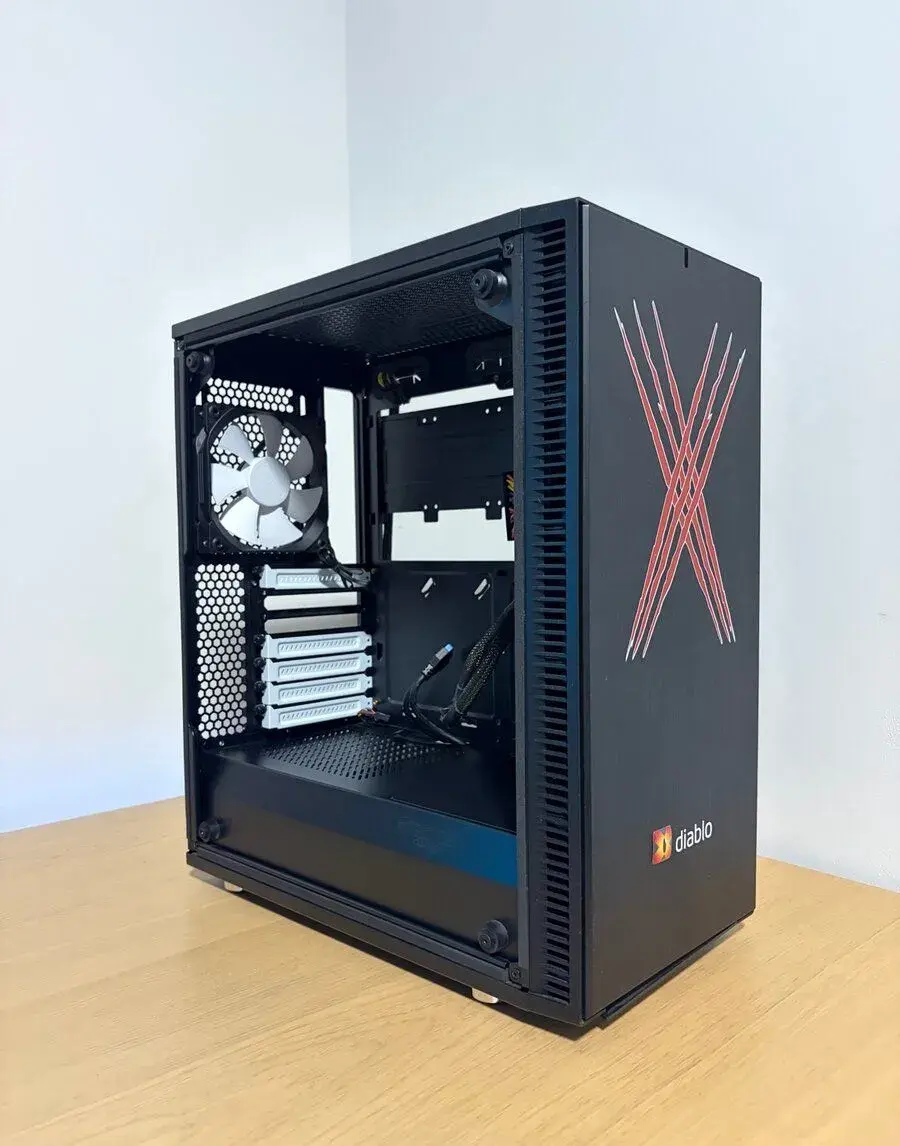 Fractal Design Diablo IV skříň + Gigabyte P650B 650W
