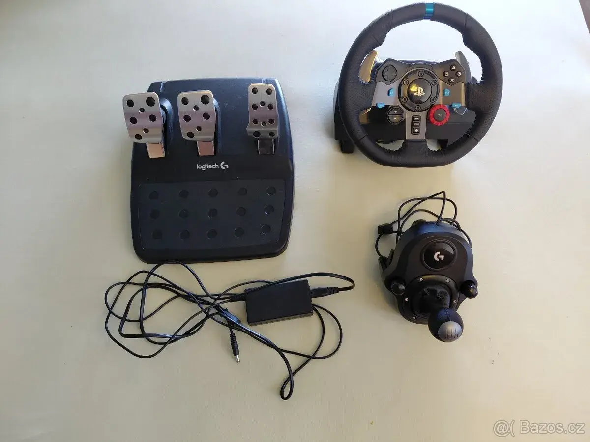 Logitech G29 Driving Force + Logitech Driving Force Shifter