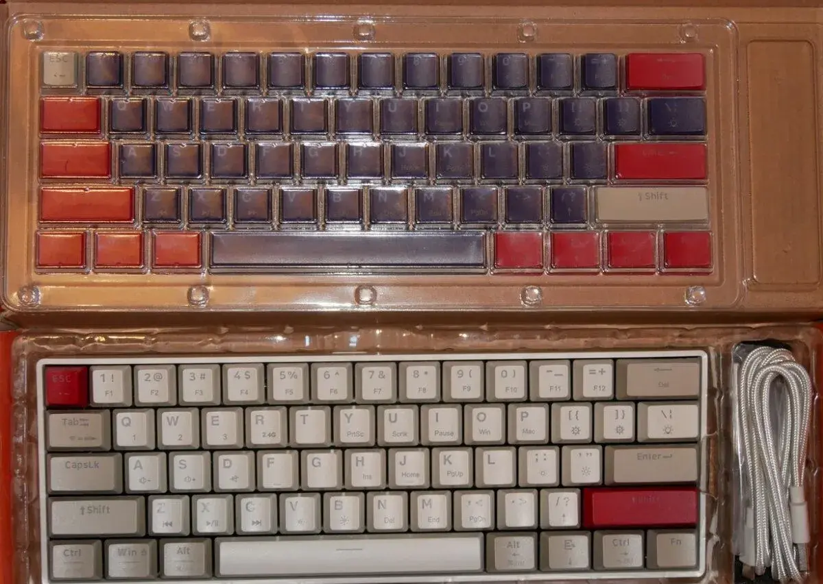 60% mechanická klávesnice, multimode, brown switch RGB, nová