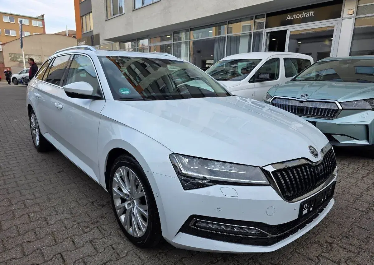 Škoda Superb – 2023, 156 874 km