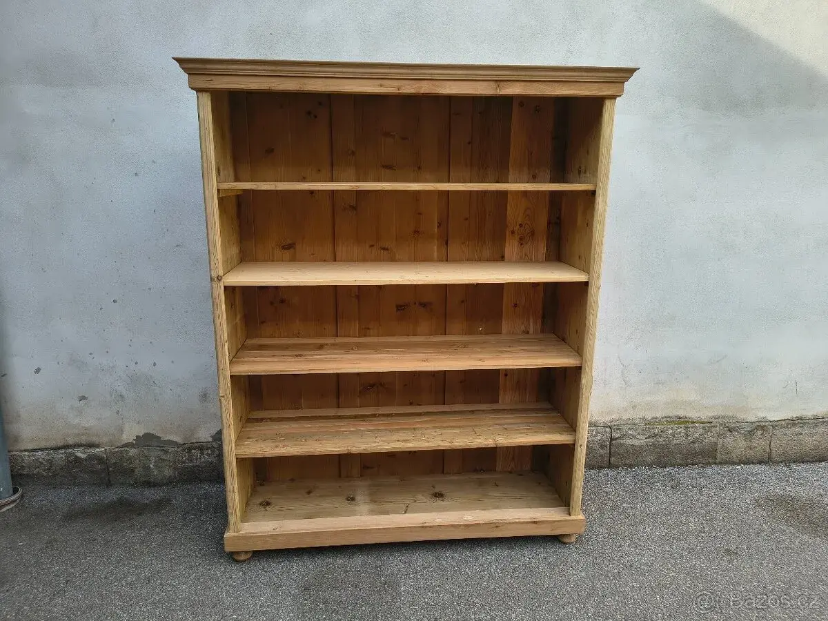 STAROŽITNÁ VELKÁ KNIHOVNA PO RENOVACI