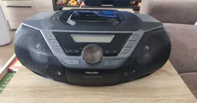 Přenosný CD / MP3 / USB přehrávač s rádiem Philips AZ1850/12