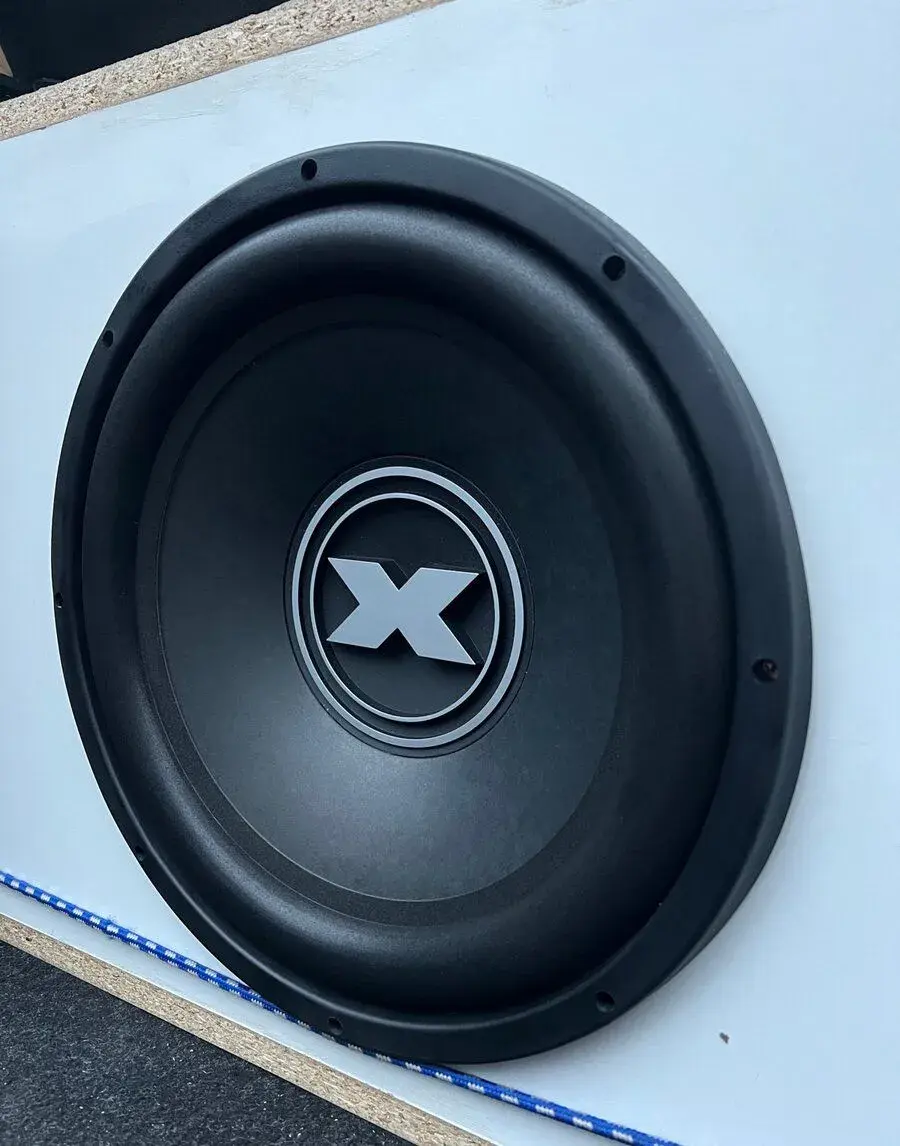 Subwoofer Excursion 15”