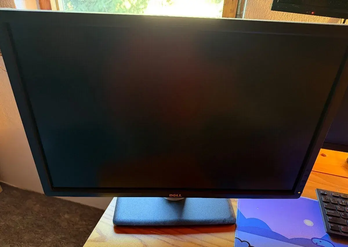 Dell UltraSharp U2412Mc, 24”