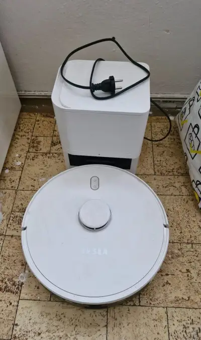 Robotický vysavač Tesla
