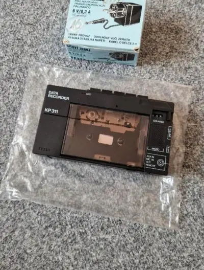 nový TESLA data recorder KP311 + TESLA síťový zdroj