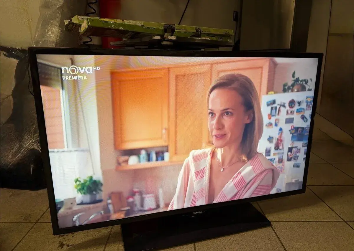 Led TV Samsung UE42F5000aw na opravu / díly