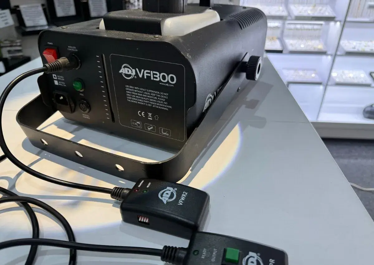 ADJ VF1300 výrobník mlhy a páry 1300 W