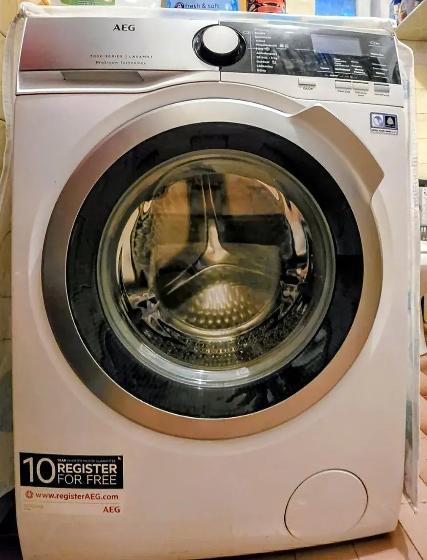 Parní pračka AEG 7000 na 8 kg, jen 4000 Kč