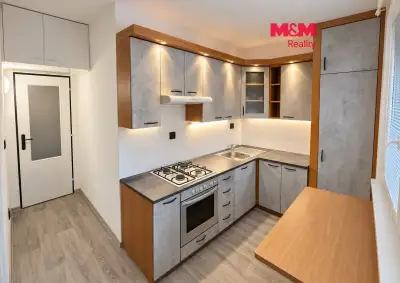 Pronájem bytu 2+1, 60 m², Hradec Králové, ul. Brožíkova