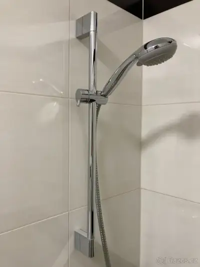 designový držák na sprchu HANSGROHE