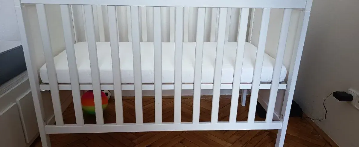 Dětská postýlka s matrací