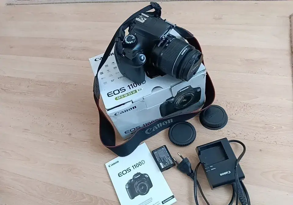 Canon Eos 1100 D + objektiv 18 - 55