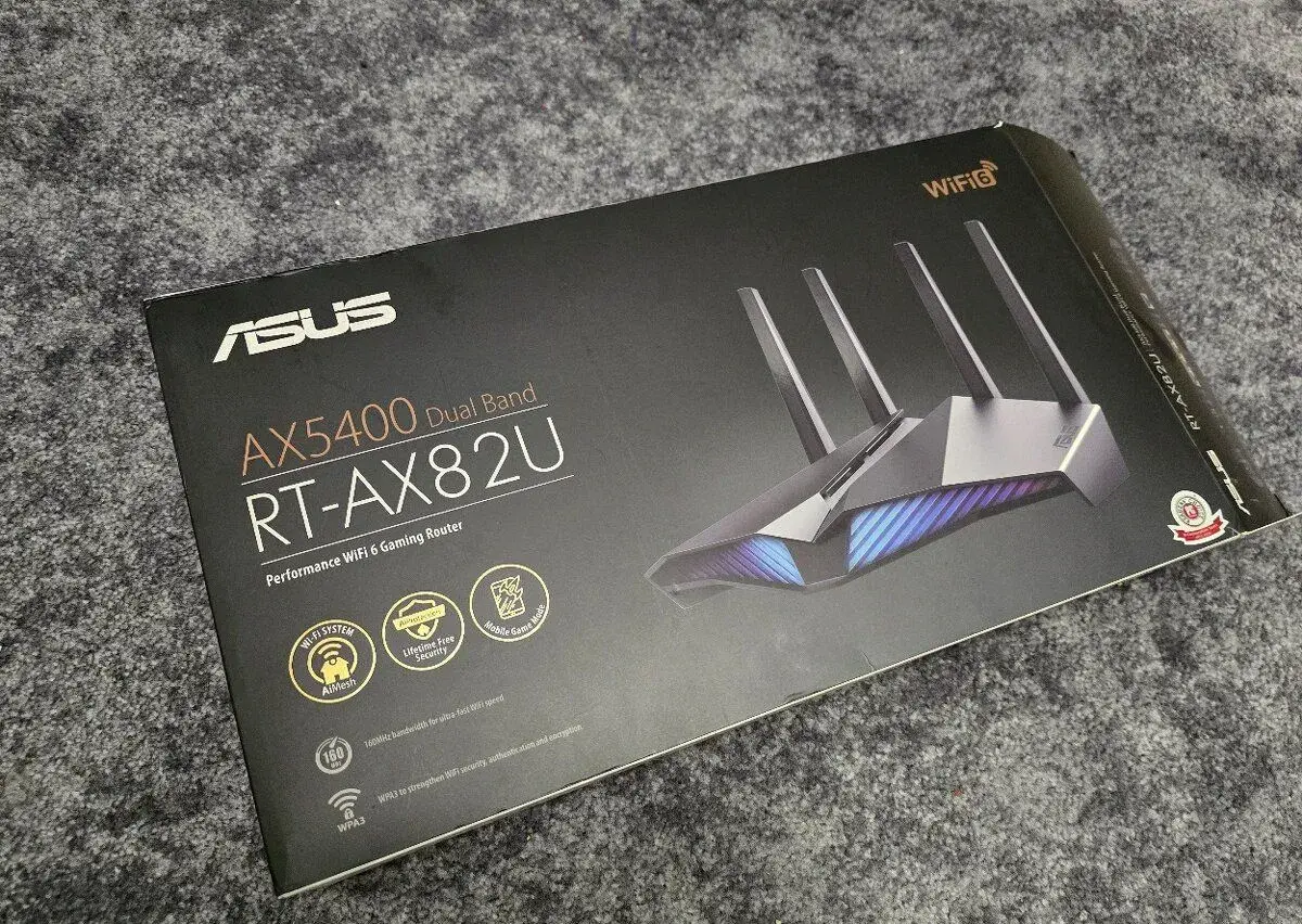 Router ASUS RT-AX82U