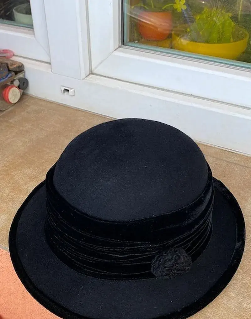 Dámský klobouk retro