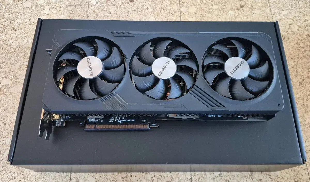 AMD Radeon RX 7800 XT