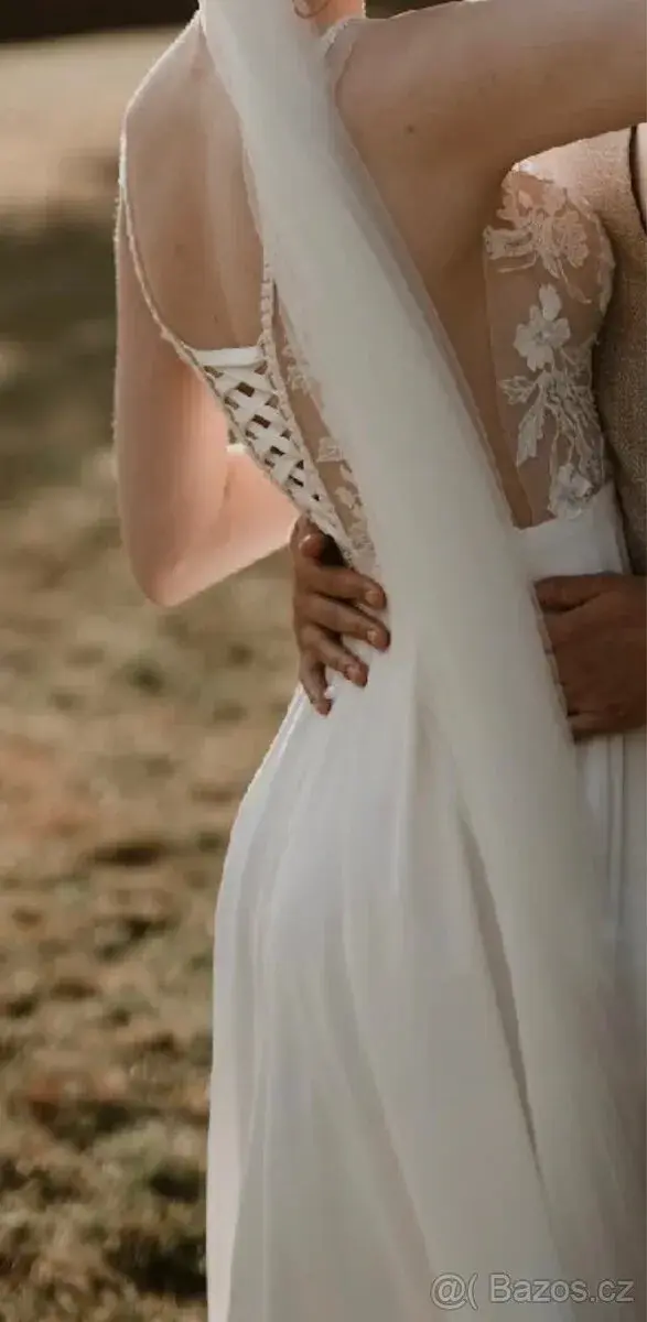 Elegantní svatební šaty s perličkami Ivory