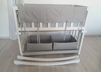Polohovatelná multifunkční postýlka/kolíbka
