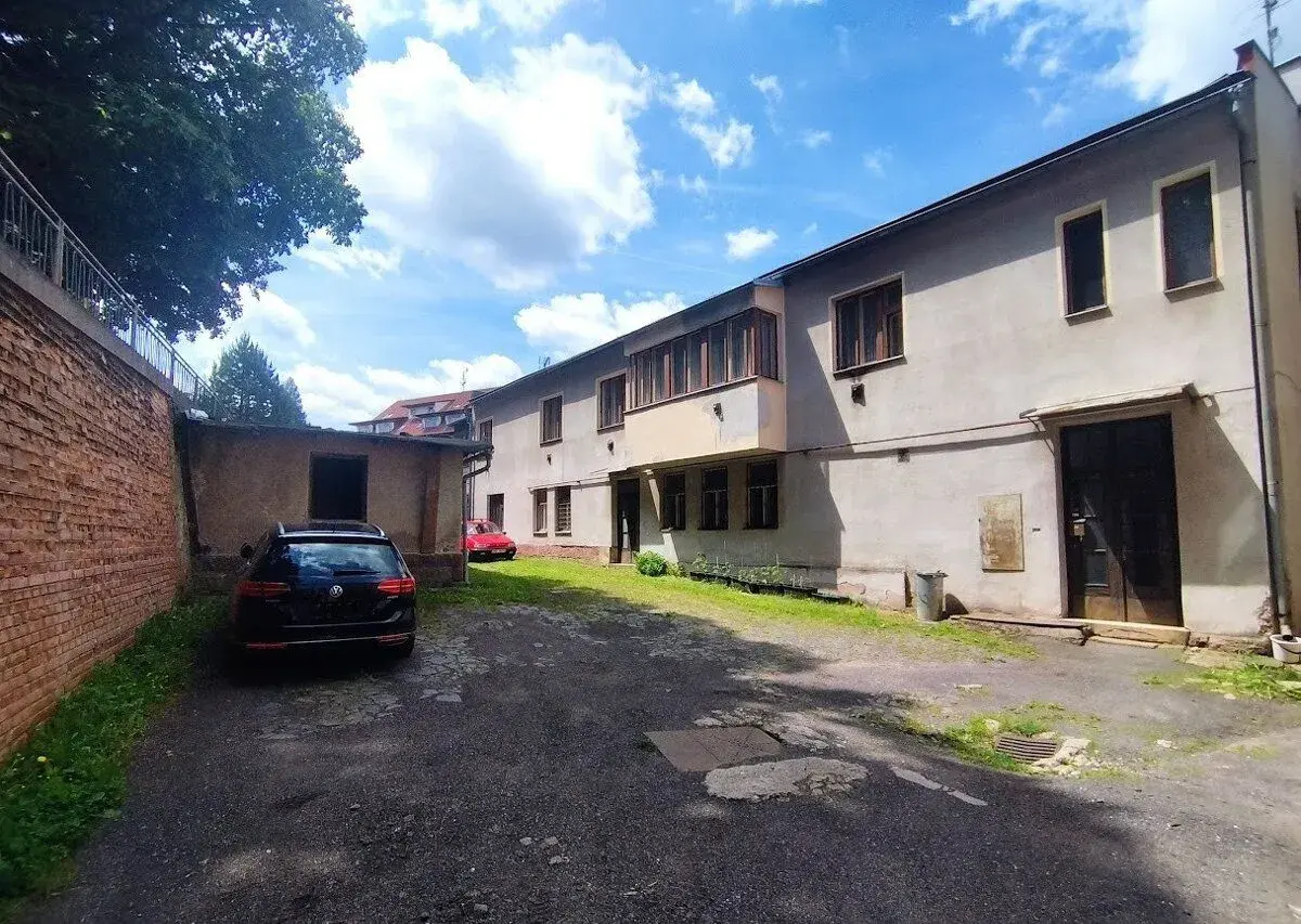 Prodej, komerční objekt s byty a zahradou, centrum Nová Paka