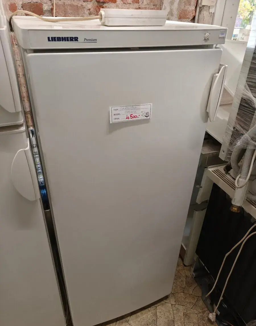 Chladnička LIEBHERR / 145cm