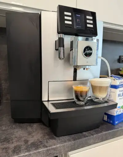 Jura X8 automatický kávovar na zrnkovou kávu