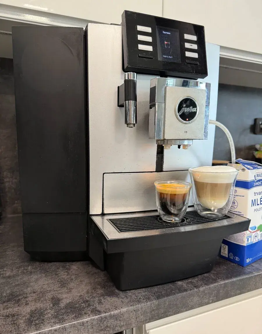 Jura X8 automatický kávovar na zrnkovou kávu
