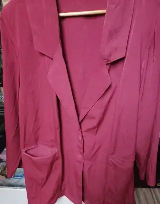 Vínový letní kalhotový kostýmek