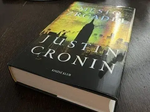 Město zrcadel, Nádraží Perdido, Válečník