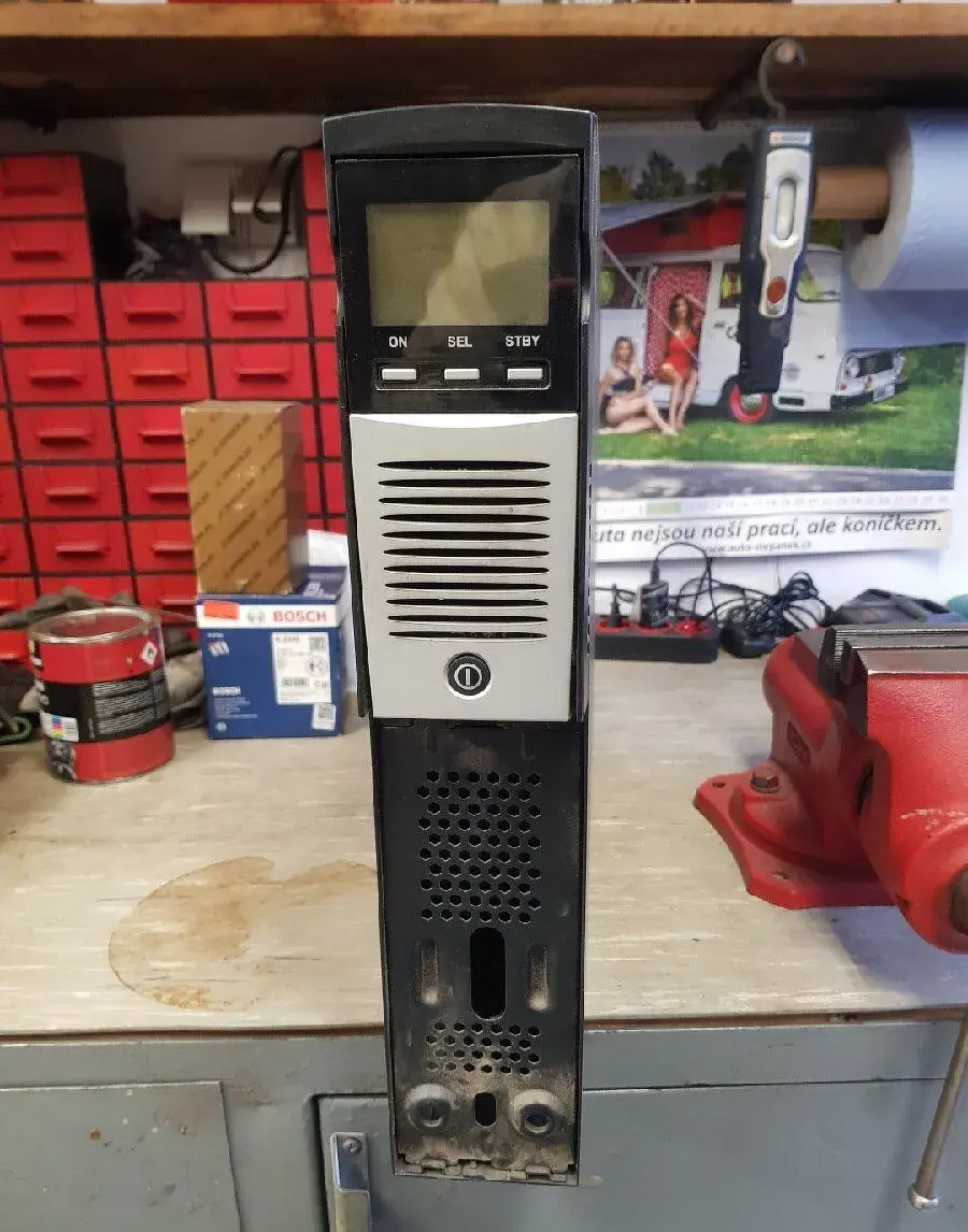 Sentinel Dual SDH 2200 ER UPS