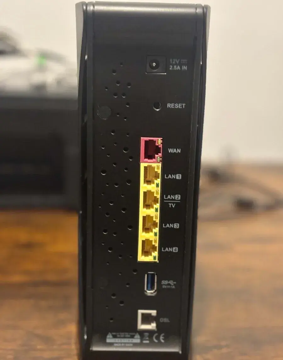 O2 Smart Box (vč. optického převodníku / ONT Zyxel a kabeláž
