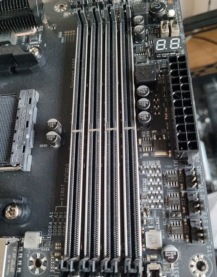 X570 Aorus Master (rev 1.0) - V OPRAVĚ