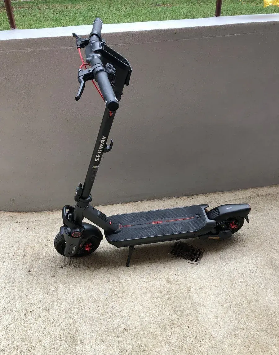 Elektrokoloběžka Segway Max G3-E
