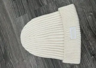 krásná čepka vel 104/110