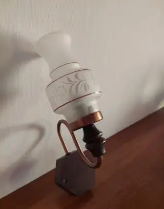 Nástěnná lampa