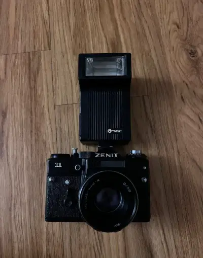 Zenit 11 + Helios 44M-4 58mm f/2 + blesk T327