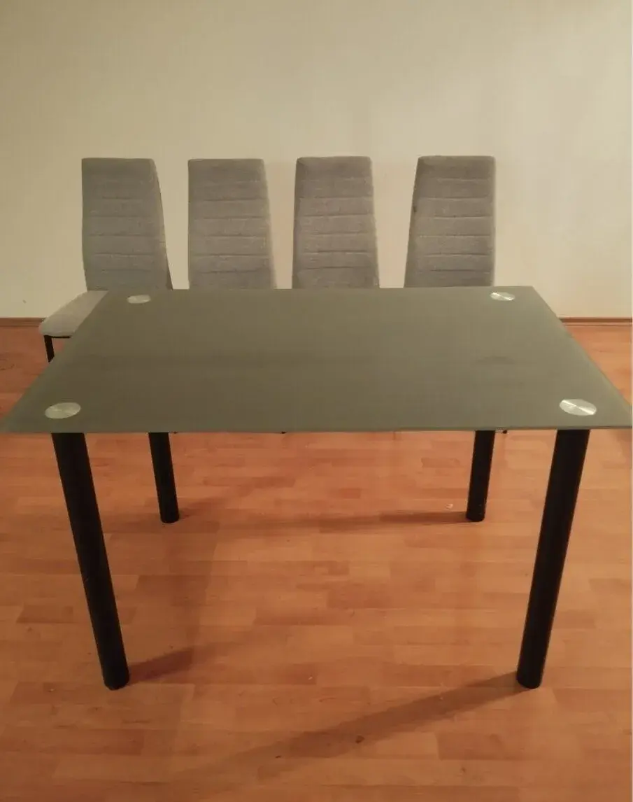 Jídelní set - jídelní stůl a 4 židle