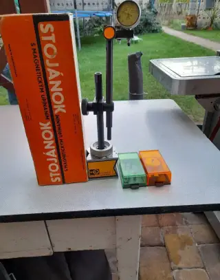 Magnetický stojánek