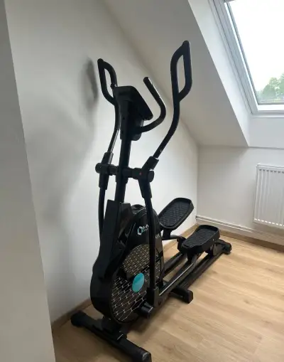 Eliptický trenažér (orbitrek)