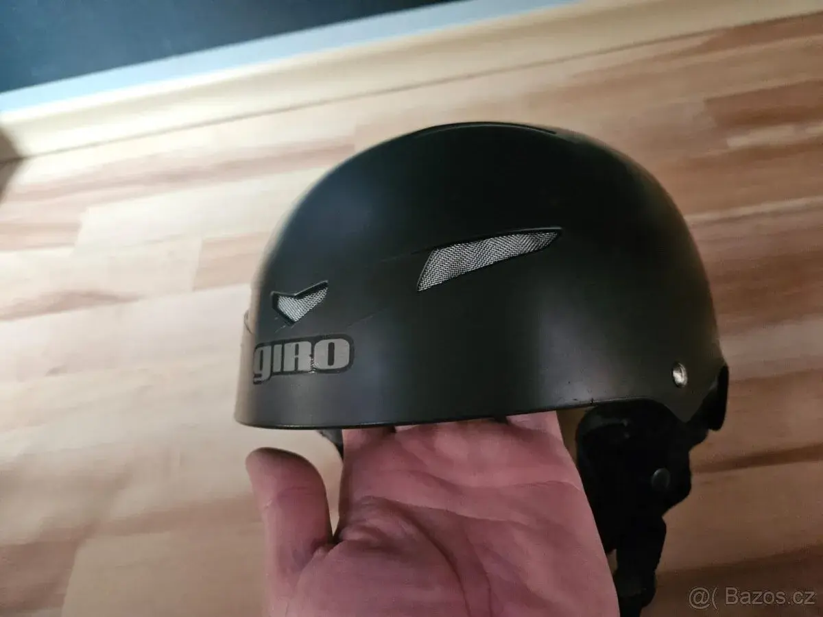 Lyžařská , snowboardová přilba Giro S Black UNI