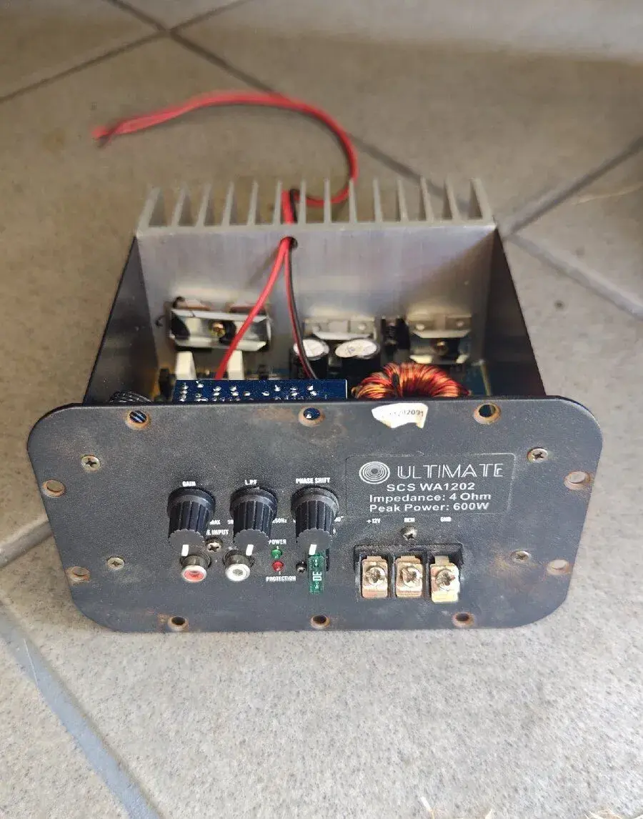 300w RMS zesilovač monoblok