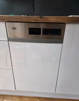 Vestavná myčka Beko 45 cm, výborný stav