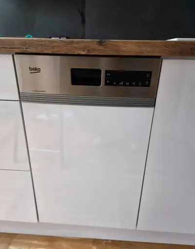 Vestavná myčka Beko 45 cm, výborný stav