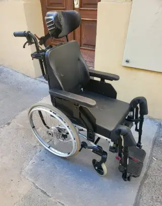 invalidní vozík s polohovací funkcí zad a nohou
