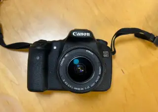 Canon EOS 60D + об'єктив 18-55mm